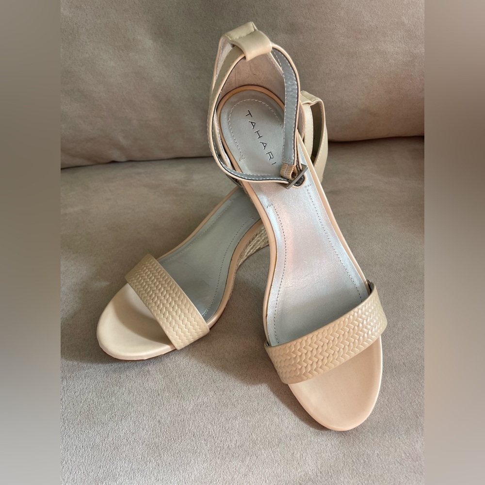 Tahari Wedge Ankle Strap Sandals Florence Heels Tan Ivory Sz 10 NWOT Women’s